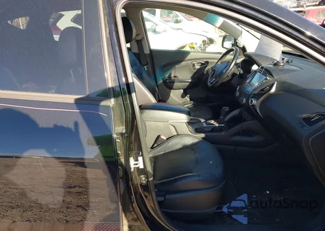 2014 Hyundai Tucson Walking Dead Edition z USA, uszkodzony, nr VIN KM8JUCAG6EU936190